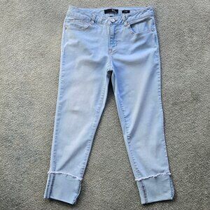 1822 Denim Taylor Light Wash Cuffed Capris Jeans